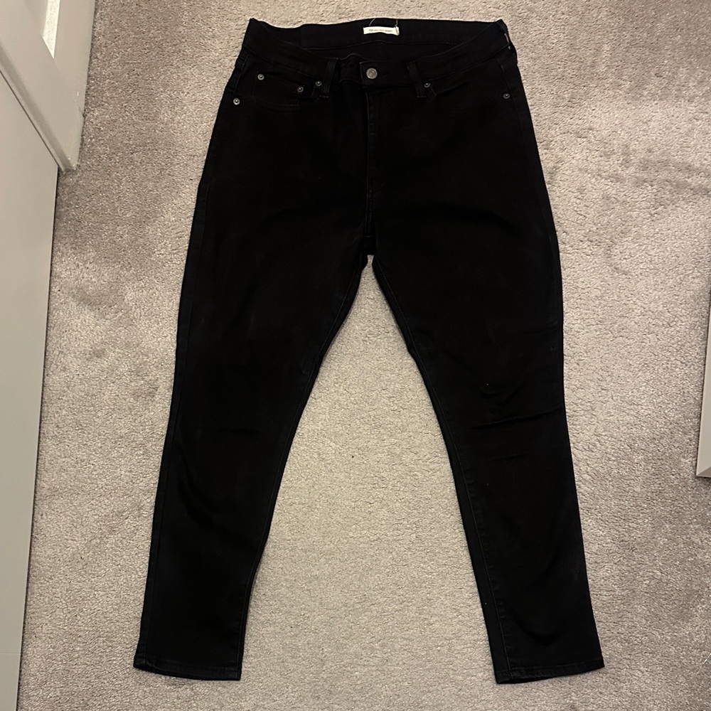 Levi's Women's Black Skinny Jeans
721 high rise skinny size 14 / 32